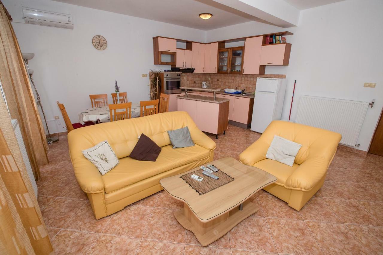 Marin Apartment Lopar Exterior photo